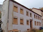 Wohnhaus mit mehreren Flurstücken