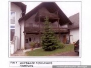 Zweifamilienhaus mit Nebengebäuden