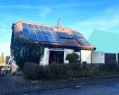 Zweifamilienhaus mit Einliegerwohnung, Garage und Geräteschuppen