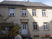 Einfamilienhaus mit Scheune und Stalleinbauten