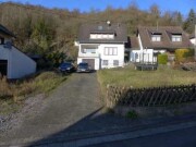 Einfamilienhaus mit Garten sowie mehrere Gartengrundstücke und Zufah…