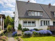 Viel Platz und großes Grundstück: 5-Zimmer-Doppelhaushälfte in ruhiger Bremer Wohnlage