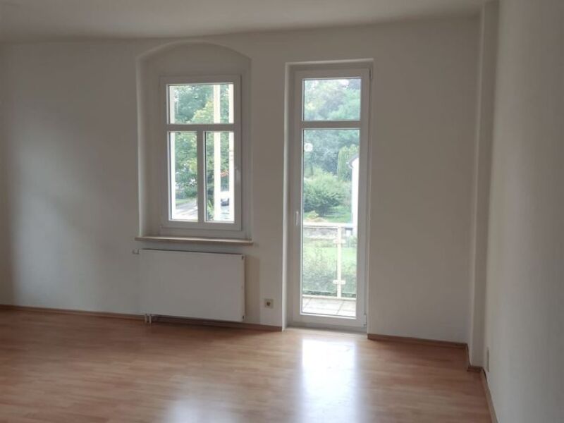 Gemütliche 3-Zimmer mit Balkon, Dusche und Laminat! EBK mgl.