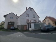 Einfamilienhaus mit Halle