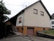 1-2-Familienhaus mit 2 Garagen