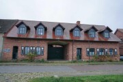 Wohnhaus mit Pension und Stallgebäuden