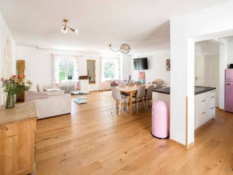 Besondere 4-Zimmer-Wohnung mit offenem Wohnkonzept und Innenhofterra…