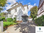 Repräsentative Stadtvilla mit Pool, Sauna, Doppelgarage und großzügi…