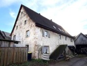 Wohnhaus mit Nebengebäuden