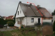 Doppelhaushälfte mit Nebengebäuden