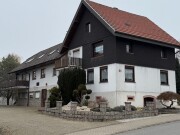 Zweifamilienhaus mit Werkstatt und Nebengebäude