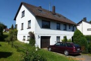 Einfamilienhaus mit Einliegerwohnung und Garage