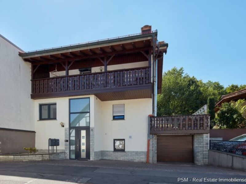 2,5 Zimmerwohnung in ZFH, mit Garage, Stellplatz und gr. Terrasse fü…