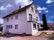 Einfamilienhaus mit Carport und Lagergebäude