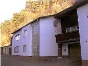 Einfamilienhaus mit Einliegerwohnung und Garage