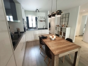 Moderne Erdgeschoss-Wohnung mit 3 Schlafzimmern, 2 Bädern, privatem …