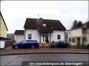 Einfamilienhaus und Garage