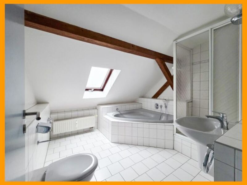 Schöne 3 Raum-Dachgeschoss Whg. mit Eckbadewanne