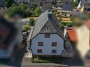 Einfamilienhaus mit 2 Garagen