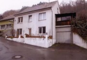 Wohnhaus mit Anbau und Garage