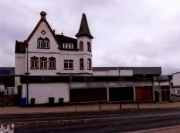 ehemaliges Wohn- und Geschäftshaus