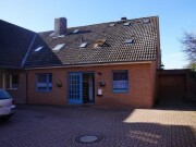 Einfamilienhaus (Doppelhaushälfte) mit Garage und Nebengebäude