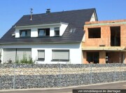 2-Familienhaus mit Einliegerwohnung und Flachdachanbau (Rohbau)