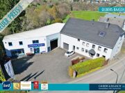 Wohnhaus mit zwei Wohneinheiten und Gewerbehalle auf großzügigem Gru…