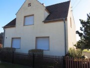 Einfamilienhaus mit Garage und Gartengrundstück