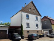 Einfamilienhaus mit Garten und 2 Garagen