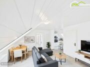 Sanierungsprojekt mit Perspektive: Dachgeschosswohnung mit 6 Zimmer,…