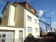 Mehrfamilienhaus mit Nebengebäuden