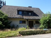 Zweifamilienhaus mit Garage