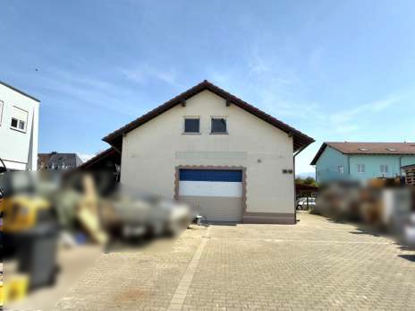 Lagerhalle mit Wohnhaus