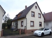 Einfamilienhaus mit Schuppenanbau