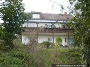 Einfamilienhaus mit Garage und Carports