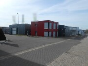 2 Werkhallen und Bürogebäude