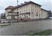 Wohn- und Geschäftshaus mit Stellplätzen