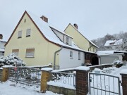 Ein-/Zweifamilienhaus mit Garage