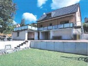 Einfamilienhaus mit Einliegerwohnung und Garage